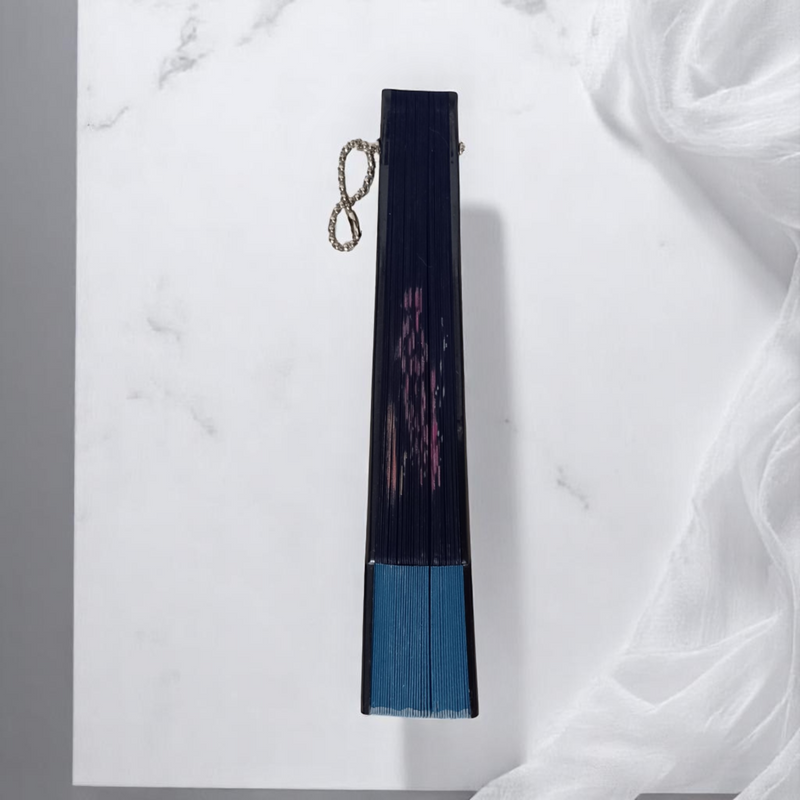 Елегантно ветрило, изработено от естествени материали