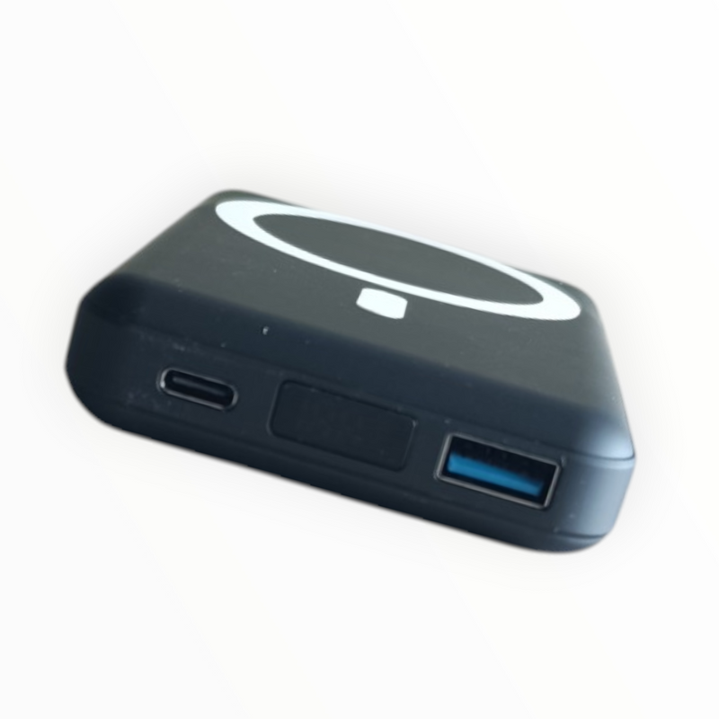 Магнитна безжична външна батерия AOGUERBE 10000mAh Mag-Safe PD 22.5W с LED дисплей – черна